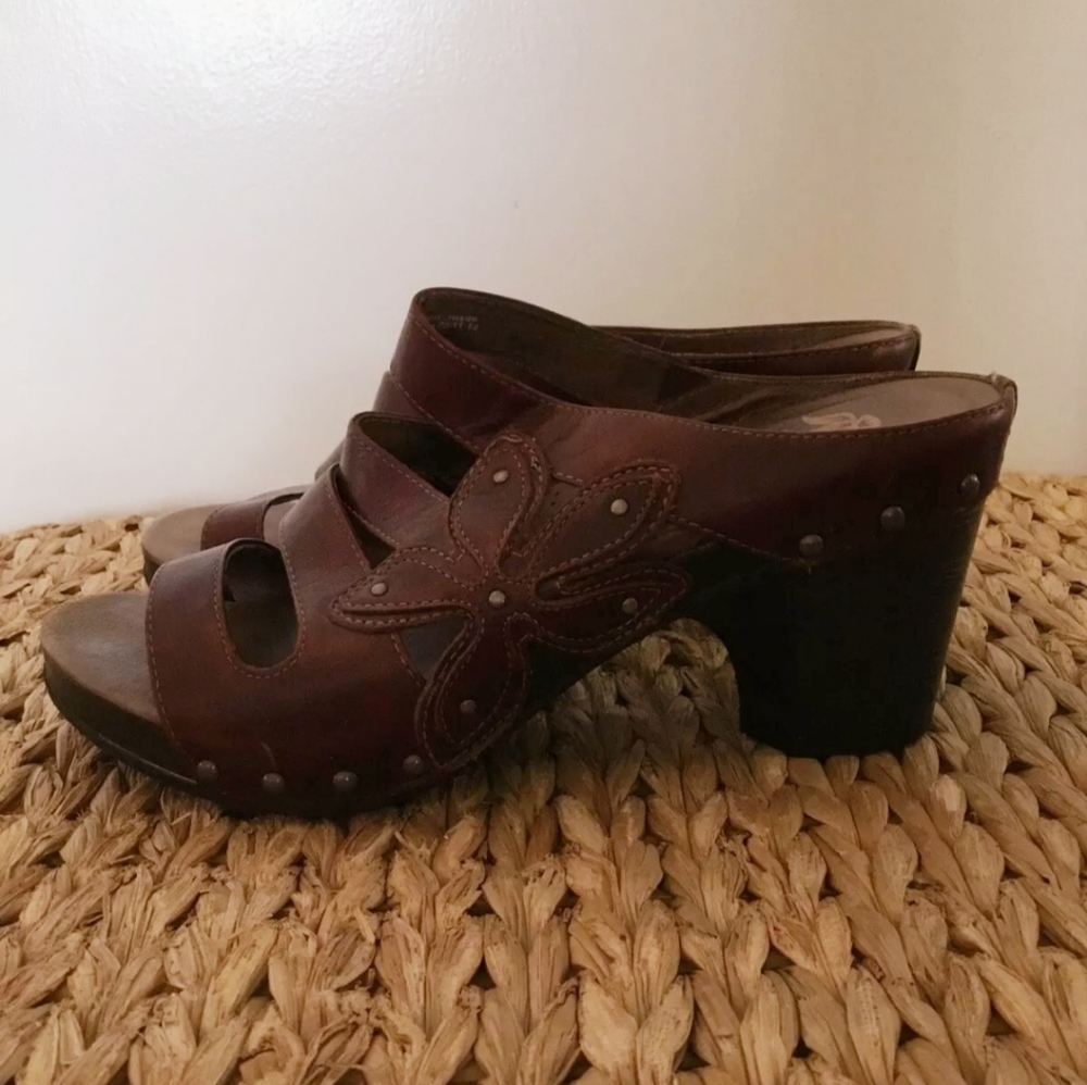 Dansko Women's Nigella Brown Leather Strappy Flowe